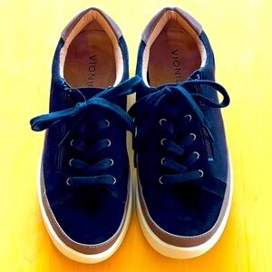 VIONIC MAYRA suede Black canvas, and Brown trim canvas, white sole sneakers